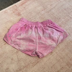 Vintage lulu lemon pink and white hotty hot shorts